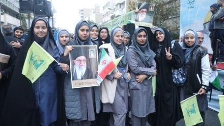 13 абана - демонстрация национальной солидарности в противодействии интервенционистской политике США в Иране