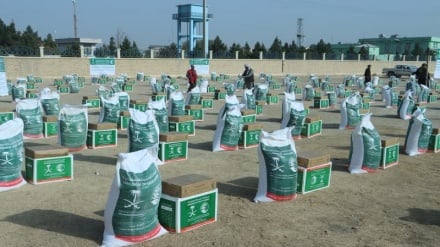 توزیع کمک‌های زمستانی برای ۳۰۰ خانواده زلزله‌زده در بلخ 