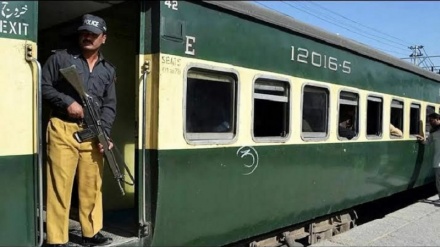 قطار «جعفر اکسپرس» در پاکستان باز هم هدف حمله تروریست‌ها قرار گرفت