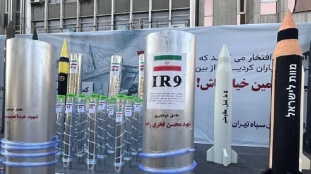 הפכנות של טילים וצנטריפוגות ביום השנה לשליטה על השגרירות האמריקאית באיראן