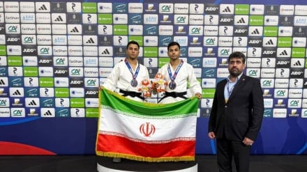 נבחרת קאטה עד גיל 21 של איראן זכתה בתואר סגנית אלופת העולם/ הצדעה צבאית לדגל איראן