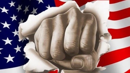 Gli iraniani commemorano 