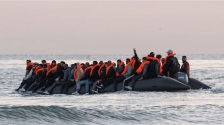 Оё пружаи муқассирсозии муҳоҷирон калиди ҳалли буҳрони эътимоди англисҳо ба давлат аст?