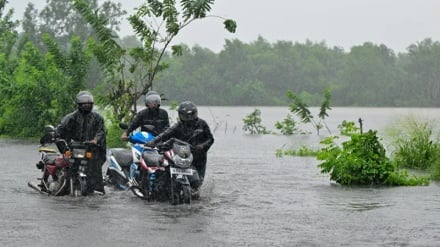 په انډونیشیا کې د سېلابونو او ځمکې ښویېدنې قربانیانو شمېر ۳۰۳ کسانو ته رسېدلی