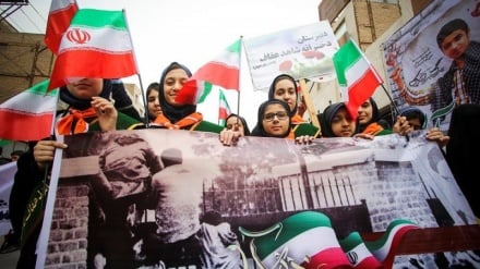 13 Abani, manifestim i solidaritetit kombëtar për t'u përballur me politikat ndërhyrëse të Amerikës në Iran