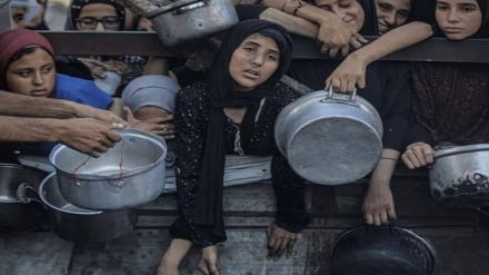 Foleni za watu wenye njaa huko Ghaza zimezidi kuwa ndefu + Picha