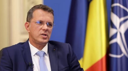 د رومانيا دفاع وزير خپلې CV کې د جعلي معلوماتو له امله استعفا ورکړه.