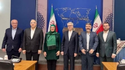 ԻԻՀ ԱԳՆ խոսնակը հանդիպել է  իսլամական խորհրդարանի զրադաշտական, ասորի, հրեա և հայ պատգամավորների հետ 