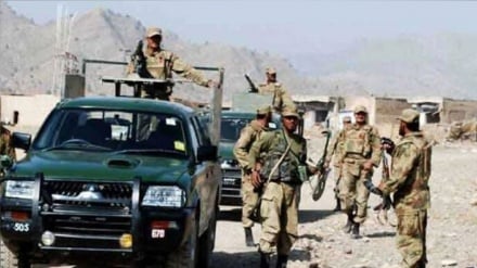 د پاکستان پولیس وایي، په دغه هېواد کې د درې قوماندانانو په ګډون ۱۷ وسله وال وژلي دي