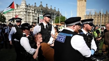 İngiliz Polisinden Filistin Destekçilerine Müdahale