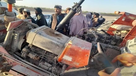 هلمند کې د ترافیکي پېښې له امله درې تنه مړه او پنځه ژوبل دي