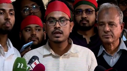 স্বরাষ্ট্র উপদেষ্টার পাশে দাঁড়িয়ে তাঁকে পদত্যাগের আল্টিমেটাম ডাকসু ভিপির