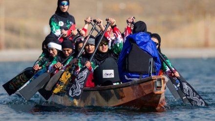 On Görüntü; On Olay | İran Kadınlar Kürek Ligi Yarışlarından Çin’in Lianyungang Kentinde İstiridye Toplamaya