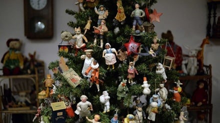 Խնձորից և վաֆլիներից մինչև ապակե գնդակներ և լուսադիոդային շղթաներ․ տոնածառի զարդերի պատմությունը