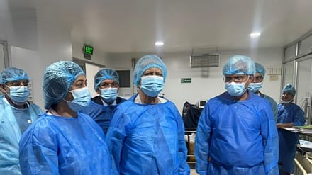 খালেদা জিয়াকে দেখতে এভারকেয়ারে প্রধান উপদেষ্টা