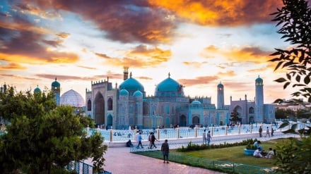 Masjid Biru Mazar-e-Sharif, sebuah perwujudan seni Iran di Asia Tengah