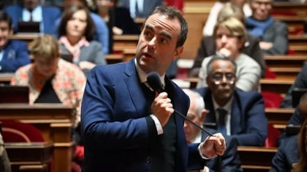 Titujt kryesorë të mediave franceze | Nga vështirësitë për të miratuar buxhetin në parlamentin francez te qëndrimi i ashpër i Zelensky-t kundër kërkesave ruse