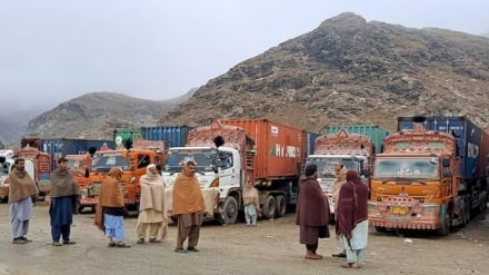 تړلې لارې؛ د تورخم سرحدي لارې تړلو د افغانستان سوداګري فلج کړې