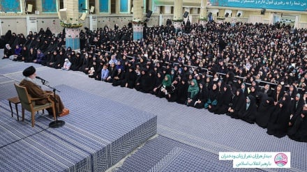 Իրանի տարբեր շրջաններից հազարավոր կանայք և աղջիկներ հանդիպել են հեղափոխության առաջնորդի հետ