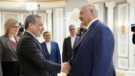 Der iranische Außenminister trifft den belarussischen Präsidenten