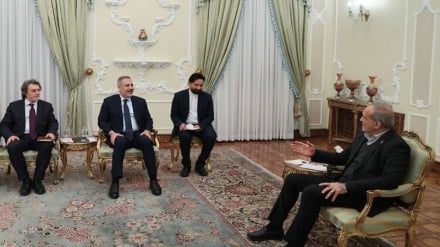 اسلامي هیوادونه شرایط اسانه کړي او د مسائیلو له پیچلي کولو ډډه وکړي