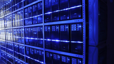 جنگ پنهان بر سر برق و زمین؛ مراکز داده چگونه شهرهای آمریکا را می‌بلعند؟