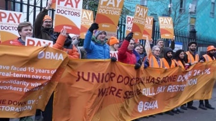 İngiltere Sağlık Sisteminde Kara Kış; Aynı Anda Patlayan Grip Dalgası ve Doktorların Grevi