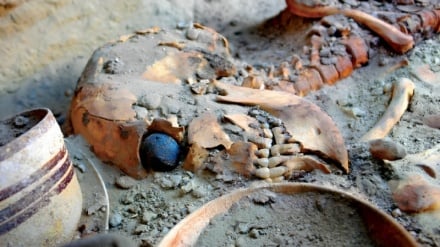 Нахустин чашми маснӯии ҷаҳон дар куҷо кашф шуд?