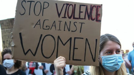 سرخط رسانه‌های انگلیس | از خشونت علیه زنان و دختران در بریتانیا تا آمپول‌های خطرناک لاغری