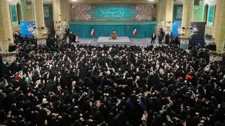 د ایران اسلامي انقلاب رهبر: ښځه د کور کارکوونکې نه ده، بلکې مدیرّه ده