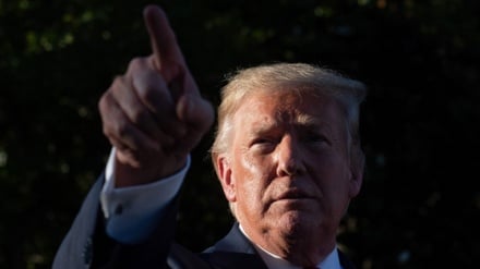 ভেনেজুয়েলার তেলের ওপর ‘সম্পূর্ণ ও সর্বাত্মক অবরোধ’ ঘোষণা ট্রাম্পের