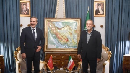 د ترکیې د بهرنیو چارو وزیر له علي لاریجاني سره کتنه وکړه