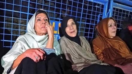 د پاکستان د پخواني لومړي وزیر عمران خان خویندو پرلتۍ وهلې ده