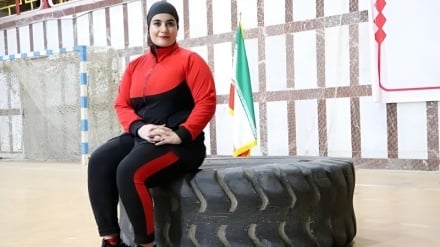 Plank da 100 kg; record mondiale registrato a nome di una donna iraniana