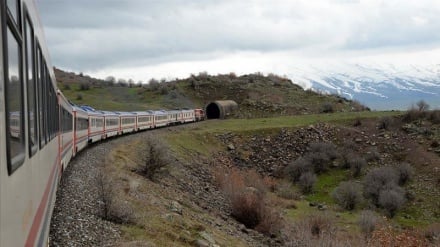На железной дороге и в морской осаде: две истории сопротивления внешнему давлению