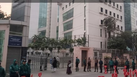 খালেদা জিয়ার জন্য হাসপাতালে নিরাপত্তা জোরদার, সামনে পুলিশের ব্যারিকেড