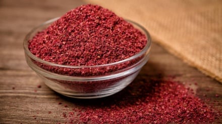 Sumac: Jangan Remehkan Rempah Rasa Asam Merah Ini