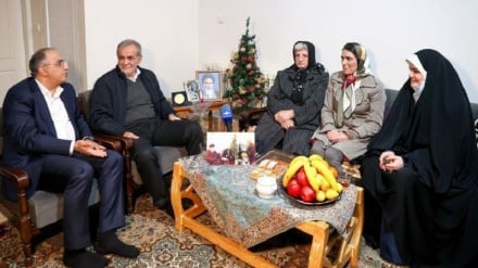 ԻԻՀ նախագահ Մասուդ Փեզեշքյանը հանդիպել է իրանահայ նահատակի ընտանիքի անդամների հետ 