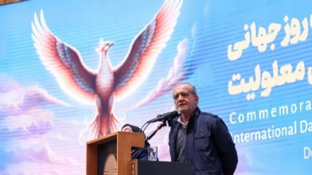 イラン大統領；「決意の固い我が国民は敵の脅迫や圧力に屈しない」