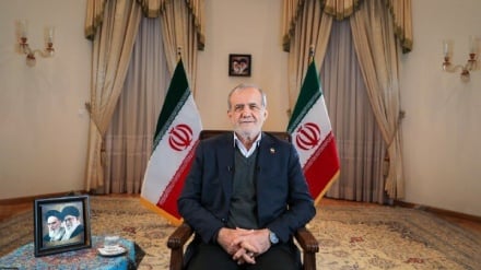 הנשיא פזשכיאן: אנו נמצאים במלחמה כוללת נגד אמריקה והישות הציונית