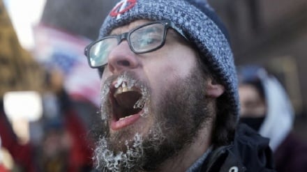 מחאות סוערות במינסוטה לאחר מעצרו של ילד בן חמש ורציחתה אישה צעירה 