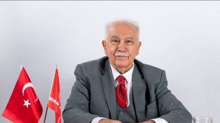 Vatan Partisi Genel Başkanı Doğu Perinçek: TRUMP, HİTLER’İN ÇİZMELERİNİ GİYMiİŞ BULUNUYOR HİTLER GİBİ OLACAK; EŞKIYA DÜNYAYA HÜKÜMDAR OLAMAZ