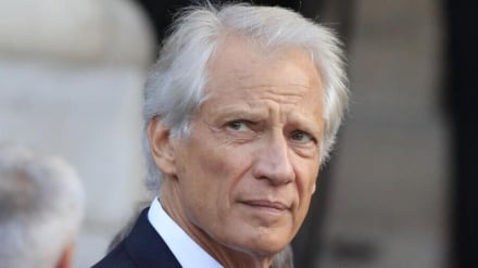  ইরানের অভ্যন্তরীণ বিষয়ে হস্তক্ষেপের বিরুদ্ধে ট্রাম্পকে সতর্ক করলেন সাবেক ফরাসি প্রধানমন্ত্রী