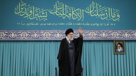 Имом Хоманаӣ: Фитнаи ахир амрикоӣ буд ва раисиҷумҳури Амрико муҷрими аслӣ аст