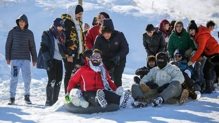 Dari Bermain Bola Salju di Sanandaj, Iran hingga Kemacetan Lalu Lintas di London
