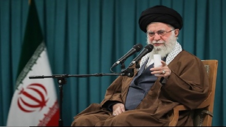 Rahbar: Wahai pemuda-pemuda tercinta! pertahankan kesiapan dan persatuan kalian, bangsa yang bersatu akan mengalahkan musuh