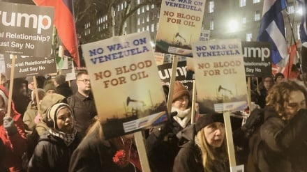 İngilizler, ABD’nin Venezuela’ya saldırısını protesto etmek için gösteri düzenlediler
