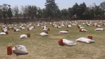 توزیع مواد غذایی برای هزار و ۳۰۰ خانواده نیازمند در بغلان