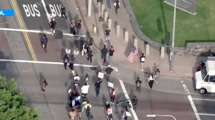 מפגינים נגד טראמפ מצטרפים למחאה 