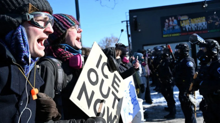 Ոստիկանների կողմցի քաղաքացուն սպանելուց հետո կազմակերպված բողոքի ցույցերի ամսնակիցները պահանջել են, որ ներգաղթային գործակալները լքեն Մինեապոլիսը  